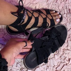 Lace up sandals! Black and forest green